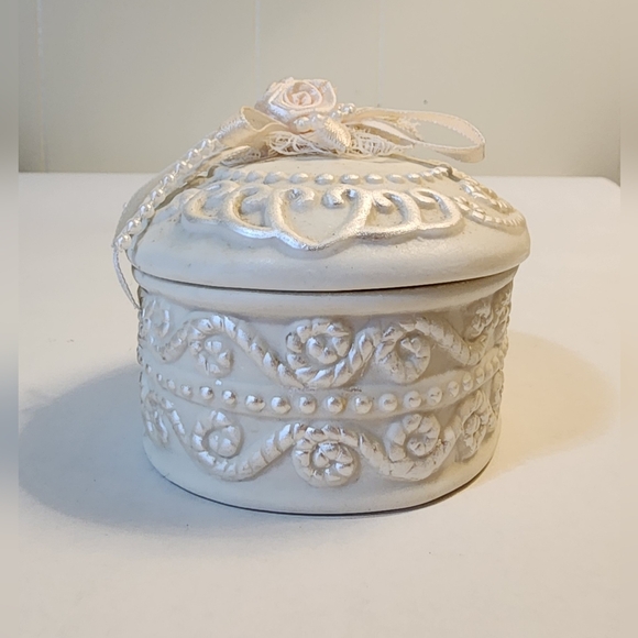 Porcelain Decorated Trinket Jewelry Box  3" Tall  4" Wide. - Picture 3 of 12